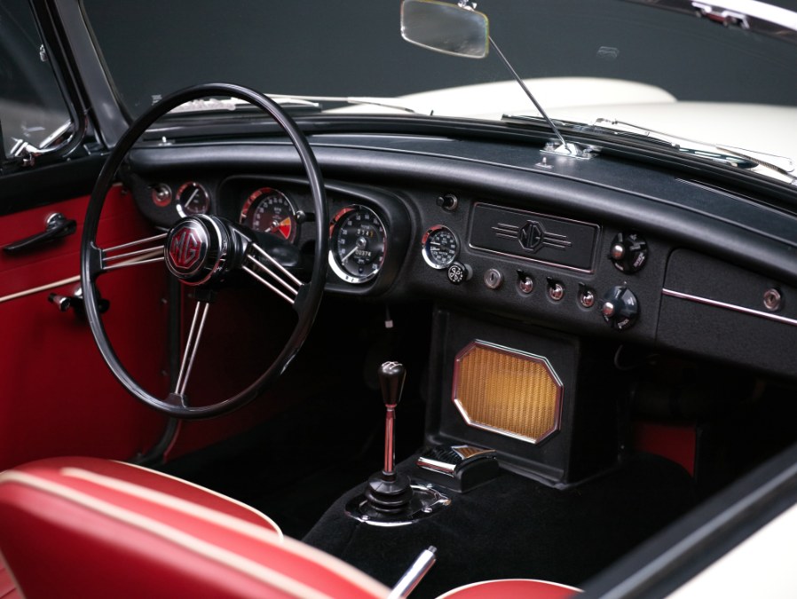 Used MG B 2 Door Convertible 1965 | Meccanic Shop North Inc. North Salem, New York Used MG B 2 Door Convertible 1965 | Meccanic Shop North Inc. North Salem, New York