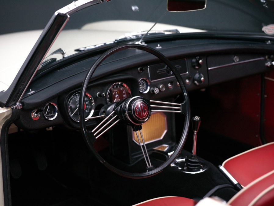 Used MG B 2 Door Convertible 1965 | Meccanic Shop North Inc. North Salem, New York Used MG B 2 Door Convertible 1965 | Meccanic Shop North Inc. North Salem, New York