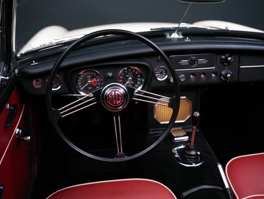 Used MG B 2 Door Convertible 1965 | Meccanic Shop North Inc. North Salem, New York Used MG B 2 Door Convertible 1965 | Meccanic Shop North Inc. North Salem, New York