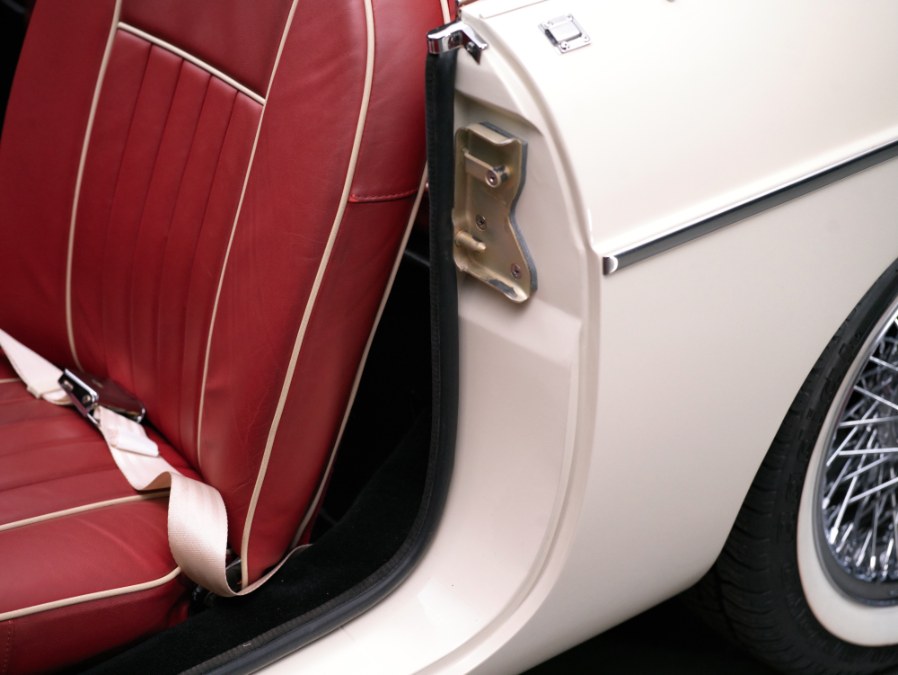 Used MG B 2 Door Convertible 1965 | Meccanic Shop North Inc. North Salem, New York Used MG B 2 Door Convertible 1965 | Meccanic Shop North Inc. North Salem, New York