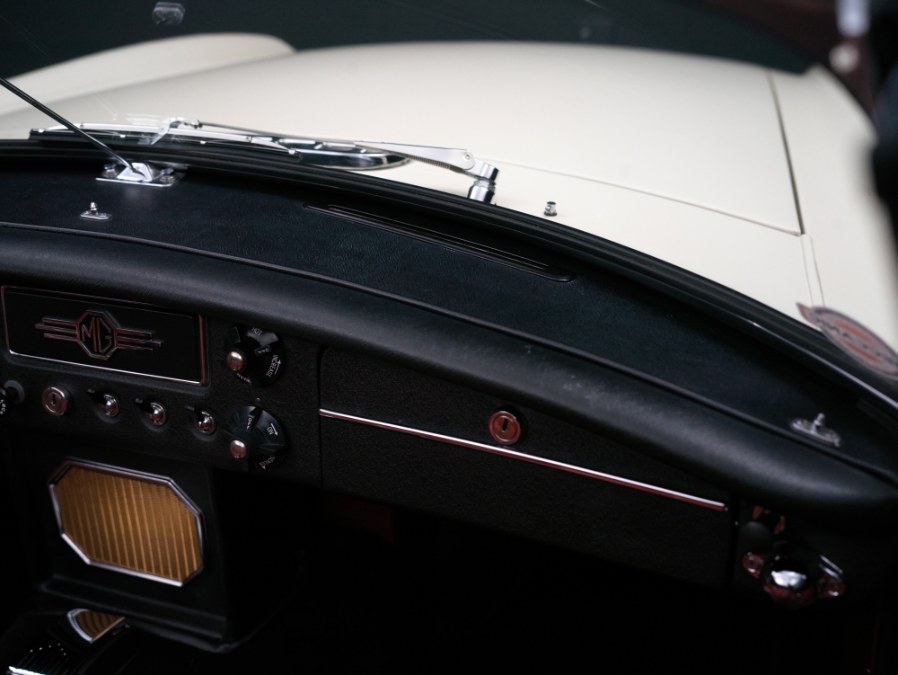 Used MG B 2 Door Convertible 1965 | Meccanic Shop North Inc. North Salem, New York Used MG B 2 Door Convertible 1965 | Meccanic Shop North Inc. North Salem, New York
