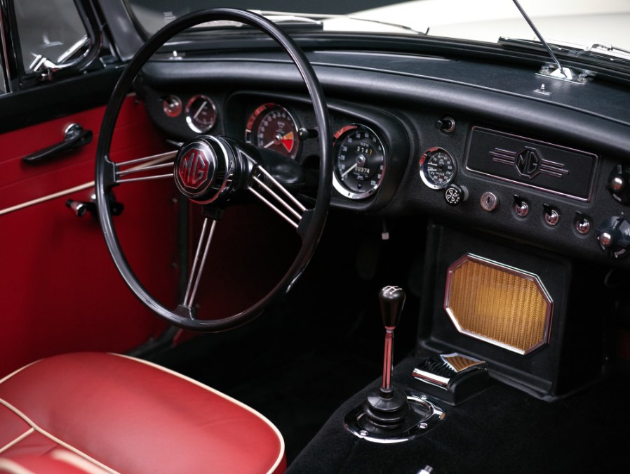 Used MG B 2 Door Convertible 1965 | Meccanic Shop North Inc. North Salem, New York Used MG B 2 Door Convertible 1965 | Meccanic Shop North Inc. North Salem, New York