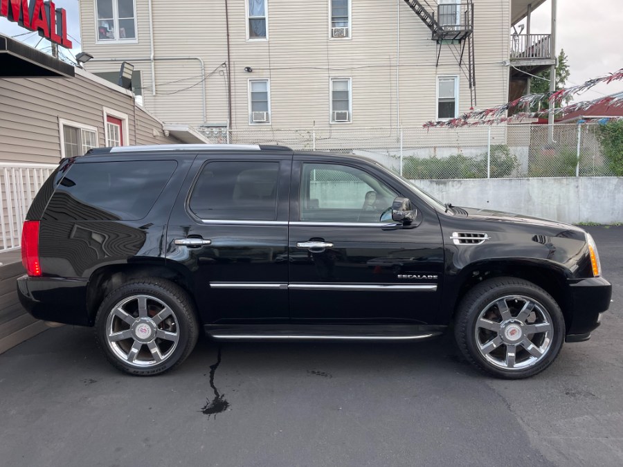 Used Cadillac Escalade AWD 4dr Luxury 2011 | DZ Automall. Paterson, New Jersey