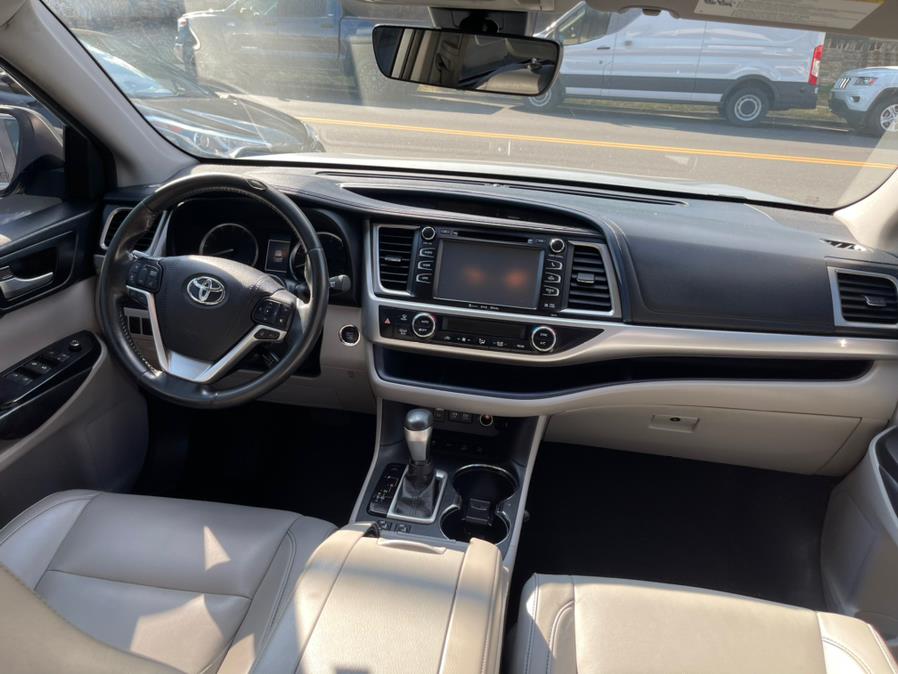 2018 Toyota Highlander SE V6 AWD (Natl), available for sale in Port Chester, New York | JC Lopez Auto Sales Corp. Port Chester, New York 2018 Toyota Highlander SE V6 AWD (Natl), available for sale in Port Chester, New York | JC Lopez Auto Sales Corp. Port Chester, New York