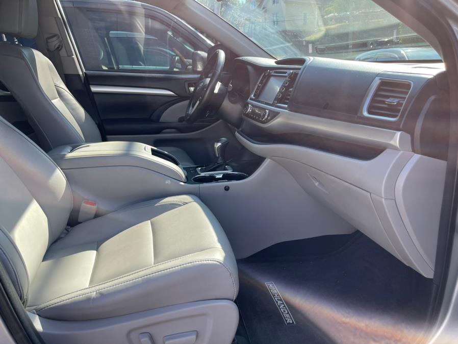 2018 Toyota Highlander SE V6 AWD (Natl), available for sale in Port Chester, New York | JC Lopez Auto Sales Corp. Port Chester, New York 2018 Toyota Highlander SE V6 AWD (Natl), available for sale in Port Chester, New York | JC Lopez Auto Sales Corp. Port Chester, New York