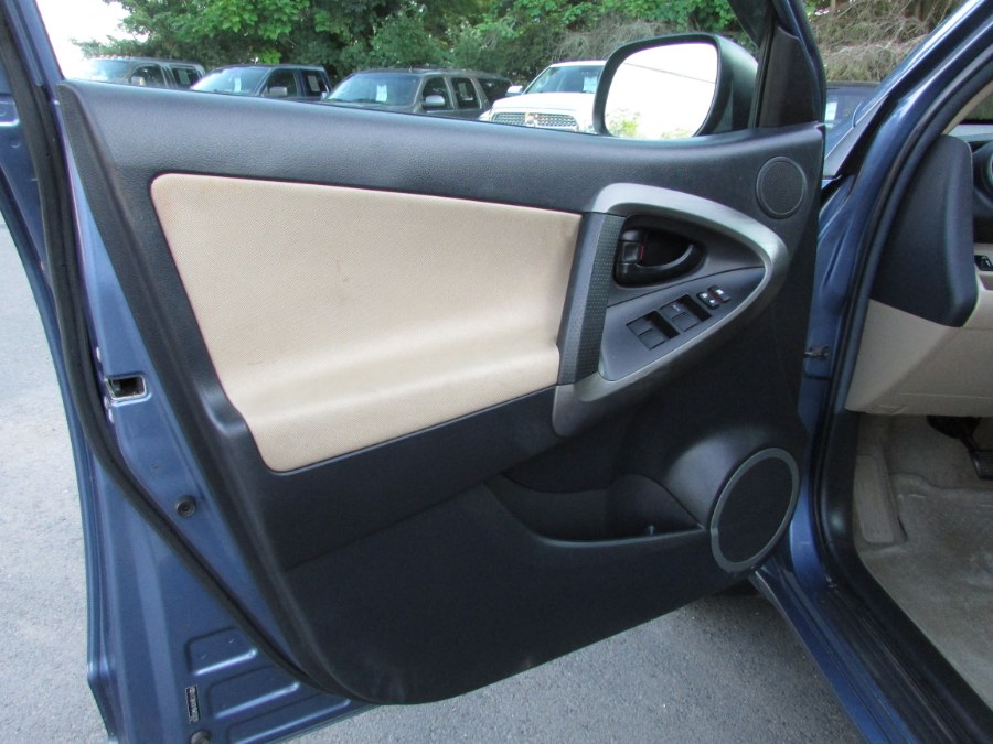 Used Toyota RAV4 4WD 4dr V6 5-Spd AT (Natl) 2011 | United Auto Sales of E Windsor, Inc. East Windsor, Connecticut Used Toyota RAV4 4WD 4dr V6 5-Spd AT (Natl) 2011 | United Auto Sales of E Windsor, Inc. East Windsor, Connecticut