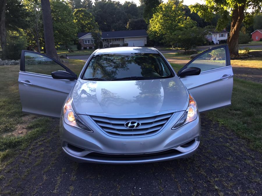 2013 Hyundai Sonata 4dr Sdn 2.4L Auto GLS, available for sale in Manchester, Connecticut | Liberty Motors. Manchester, Connecticut