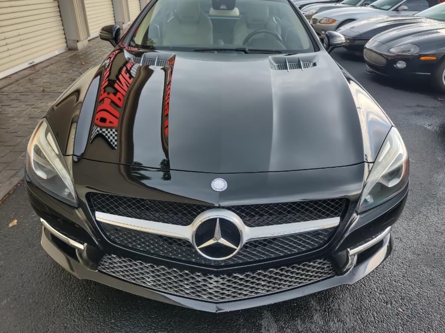 2014 Mercedes-Benz SL-Class 2dr Roadster SL 550, available for sale in Wantagh, New York | Alpine Motors Inc. Wantagh, New York 2014 Mercedes-Benz SL-Class 2dr Roadster SL 550, available for sale in Wantagh, New York | Alpine Motors Inc. Wantagh, New York