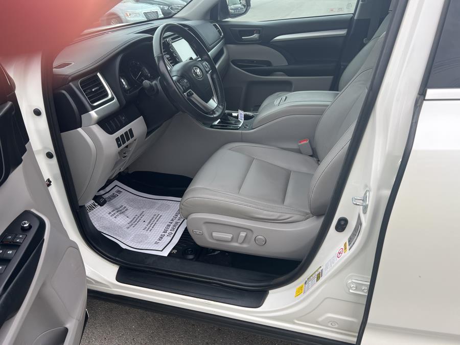 2015 Toyota Highlander AWD 4dr V6 XLE (Natl), available for sale in Bangor , Maine | Pray's Auto Sales . Bangor , Maine 2015 Toyota Highlander AWD 4dr V6 XLE (Natl), available for sale in Bangor , Maine | Pray's Auto Sales . Bangor , Maine