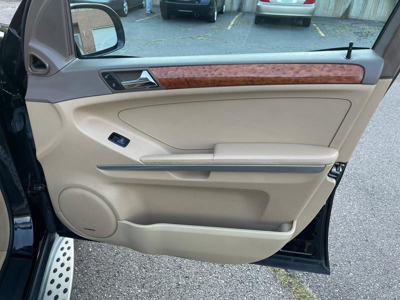2008 Mercedes-Benz M-Class 4MATIC 4dr 3.5L, available for sale in New Britain, Connecticut | Supreme Automotive. New Britain, Connecticut 2008 Mercedes-Benz M-Class 4MATIC 4dr 3.5L, available for sale in New Britain, Connecticut | Supreme Automotive. New Britain, Connecticut