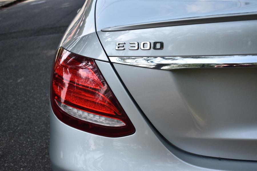 Used Mercedes-benz E-class E 300 4MATIC AWD 4dr Sedan 2017 | Camy Cars. Great Neck, New York Used Mercedes-benz E-class E 300 4MATIC AWD 4dr Sedan 2017 | Camy Cars. Great Neck, New York