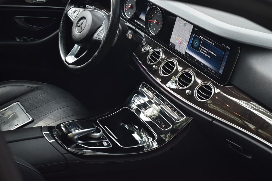 Used Mercedes-benz E-class E 300 4MATIC AWD 4dr Sedan 2017 | Camy Cars. Great Neck, New York Used Mercedes-benz E-class E 300 4MATIC AWD 4dr Sedan 2017 | Camy Cars. Great Neck, New York