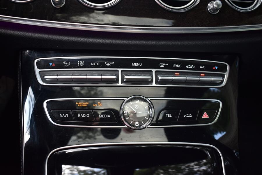 Used Mercedes-benz E-class E 300 4MATIC AWD 4dr Sedan 2017 | Camy Cars. Great Neck, New York Used Mercedes-benz E-class E 300 4MATIC AWD 4dr Sedan 2017 | Camy Cars. Great Neck, New York