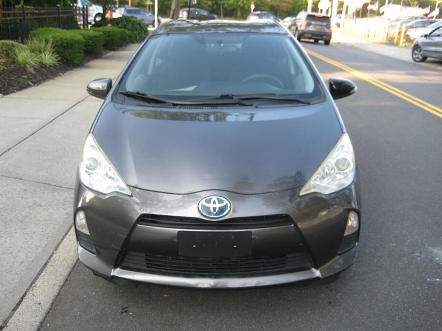 2012 Toyota Prius c One photo