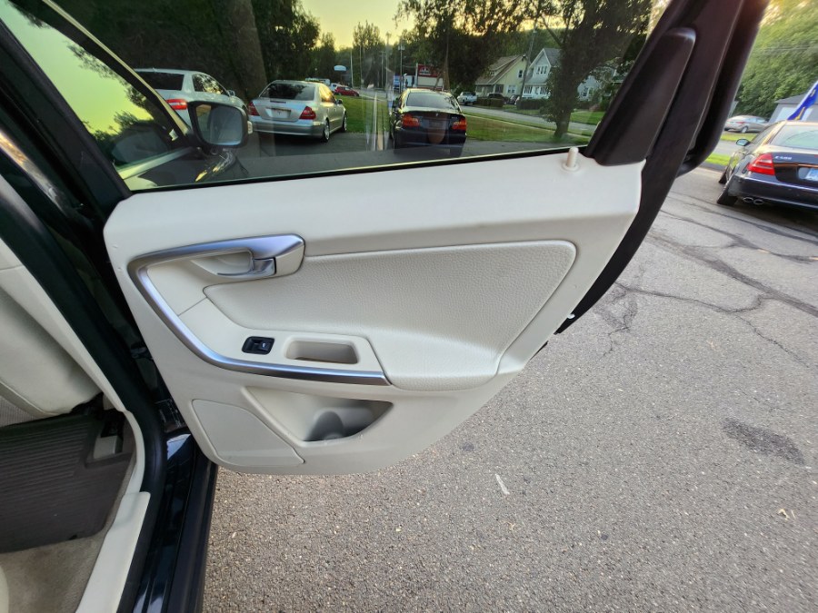 Used Volvo XC60 AWD 4dr 3.0T w/Moonroof 2010 | Dealmax Motors LLC. Bristol, Connecticut Used Volvo XC60 AWD 4dr 3.0T w/Moonroof 2010 | Dealmax Motors LLC. Bristol, Connecticut