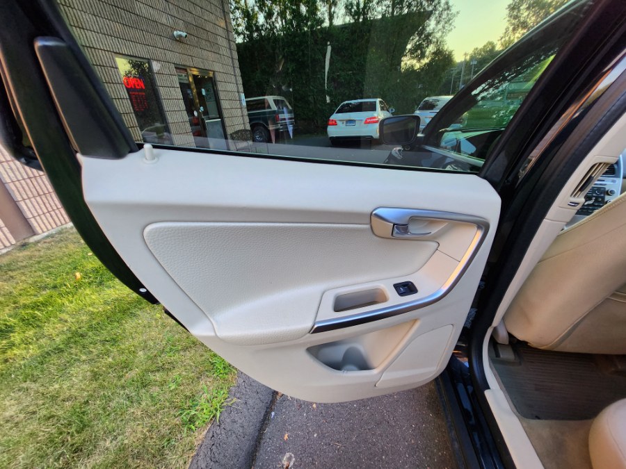 Used Volvo XC60 AWD 4dr 3.0T w/Moonroof 2010 | Dealmax Motors LLC. Bristol, Connecticut Used Volvo XC60 AWD 4dr 3.0T w/Moonroof 2010 | Dealmax Motors LLC. Bristol, Connecticut