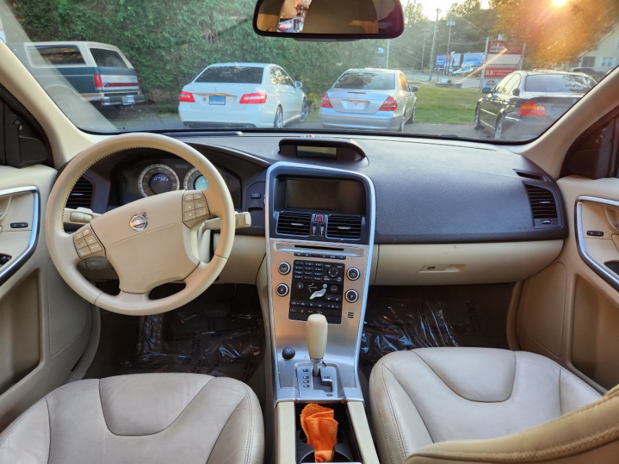 Used Volvo XC60 AWD 4dr 3.0T w/Moonroof 2010 | Dealmax Motors LLC. Bristol, Connecticut Used Volvo XC60 AWD 4dr 3.0T w/Moonroof 2010 | Dealmax Motors LLC. Bristol, Connecticut
