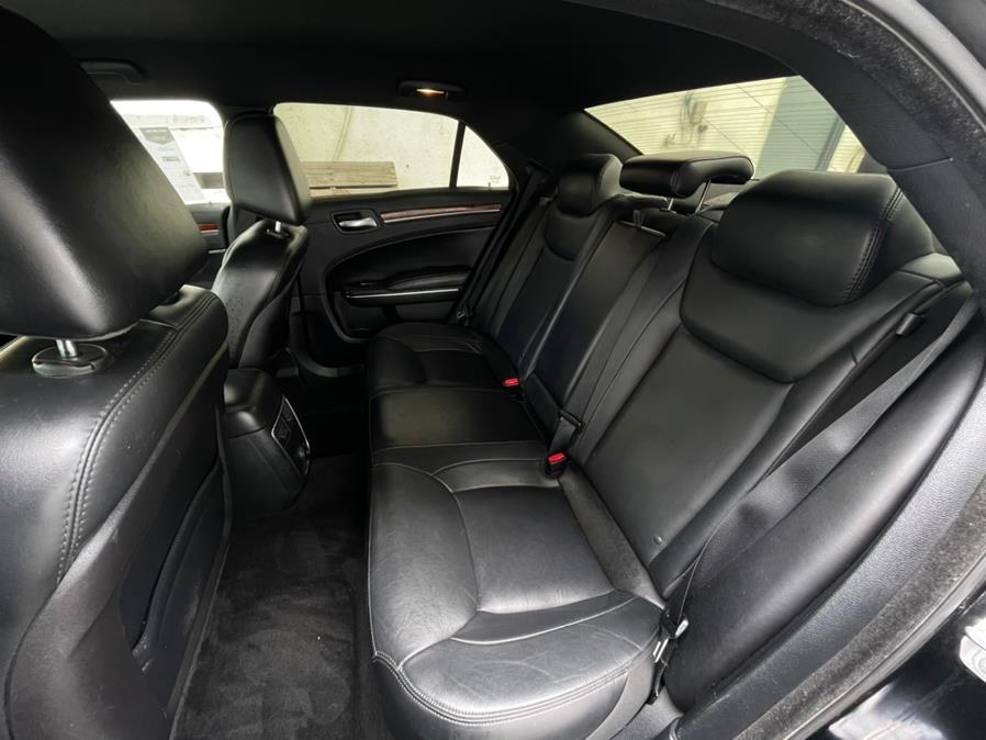 Used Chrysler 300 4dr Sdn RWD 2014 | Green Light Auto. Corona, California Used Chrysler 300 4dr Sdn RWD 2014 | Green Light Auto. Corona, California