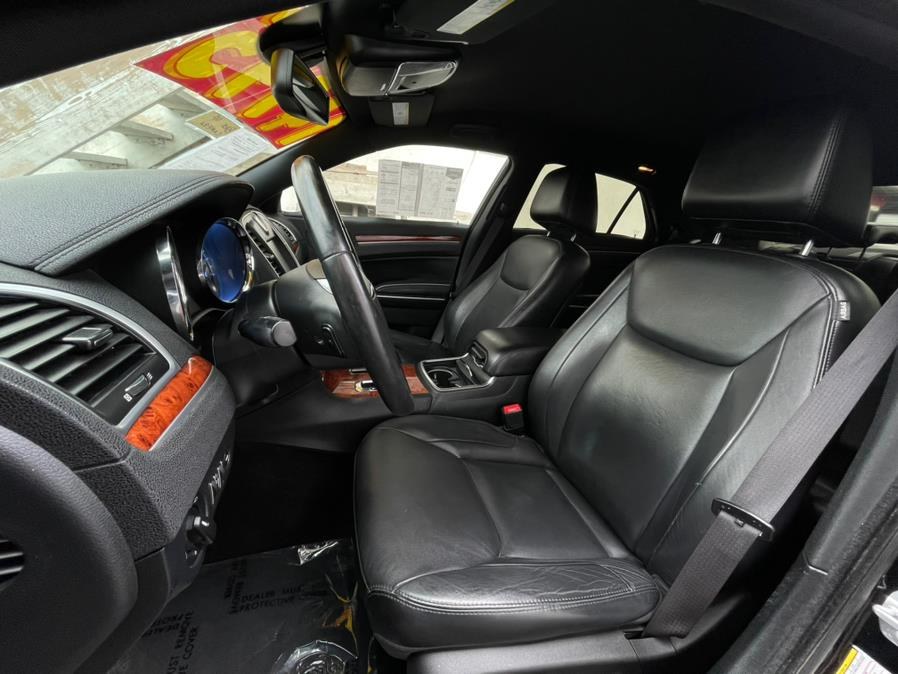 Used Chrysler 300 4dr Sdn RWD 2014 | Green Light Auto. Corona, California Used Chrysler 300 4dr Sdn RWD 2014 | Green Light Auto. Corona, California