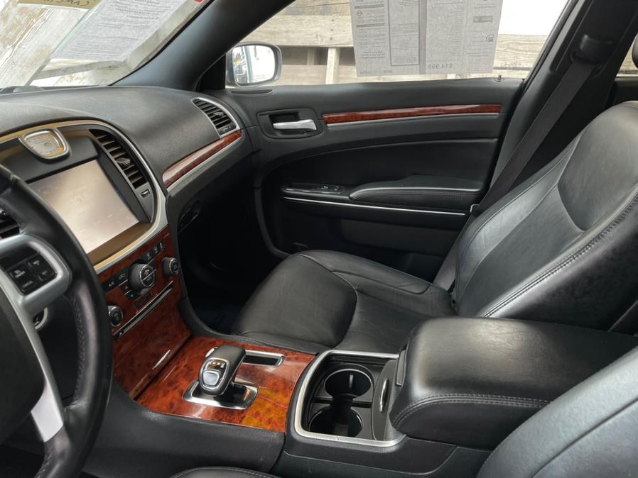 Used Chrysler 300 4dr Sdn RWD 2014 | Green Light Auto. Corona, California Used Chrysler 300 4dr Sdn RWD 2014 | Green Light Auto. Corona, California