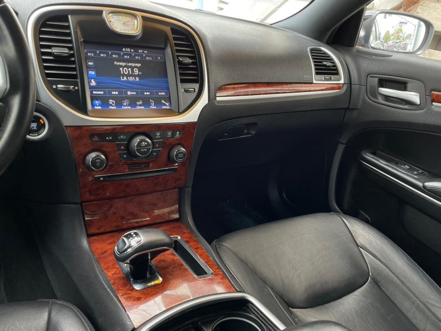 Used Chrysler 300 4dr Sdn RWD 2014 | Green Light Auto. Corona, California Used Chrysler 300 4dr Sdn RWD 2014 | Green Light Auto. Corona, California