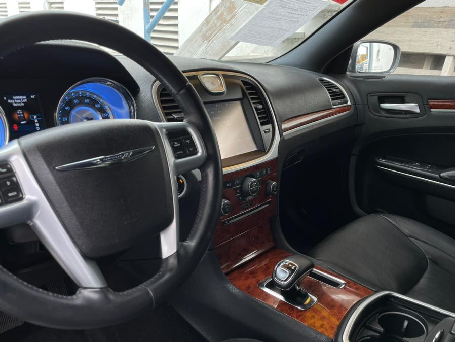 Used Chrysler 300 4dr Sdn RWD 2014 | Green Light Auto. Corona, California Used Chrysler 300 4dr Sdn RWD 2014 | Green Light Auto. Corona, California