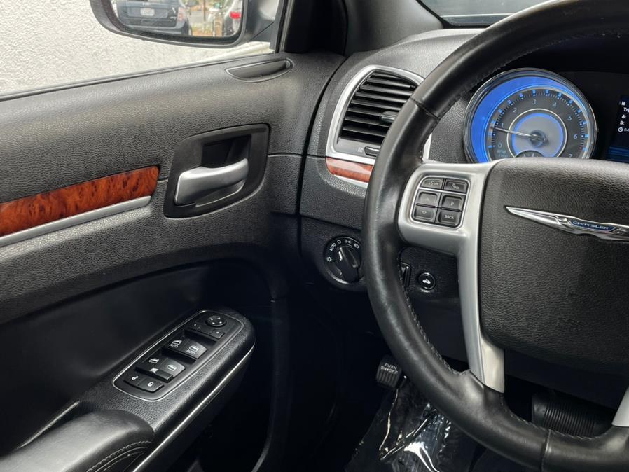 Used Chrysler 300 4dr Sdn RWD 2014 | Green Light Auto. Corona, California Used Chrysler 300 4dr Sdn RWD 2014 | Green Light Auto. Corona, California
