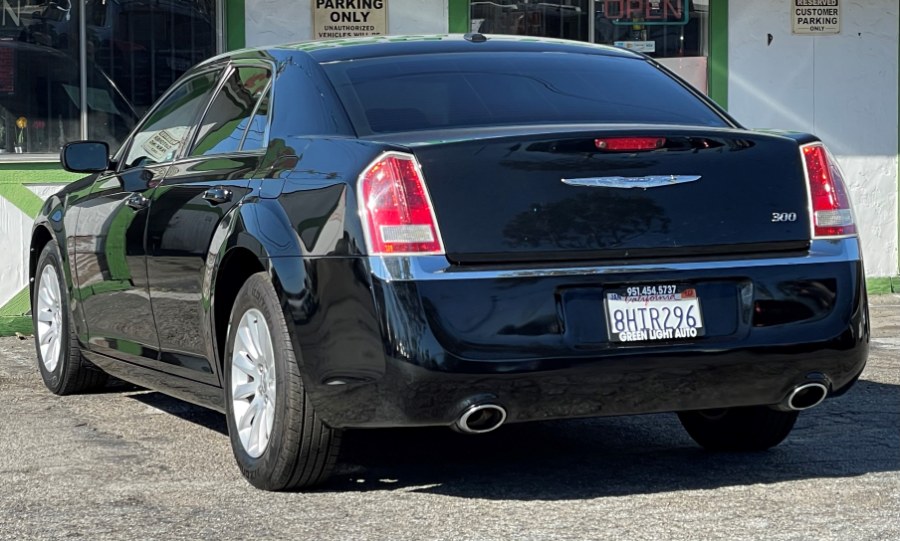 Used Chrysler 300 4dr Sdn RWD 2014 | Green Light Auto. Corona, California Used Chrysler 300 4dr Sdn RWD 2014 | Green Light Auto. Corona, California
