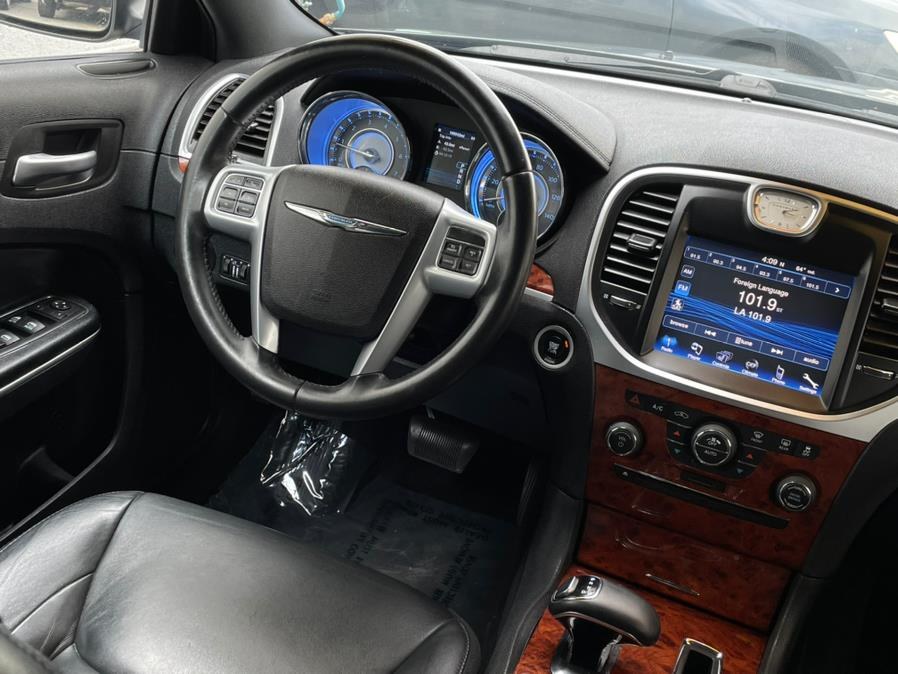 Used Chrysler 300 4dr Sdn RWD 2014 | Green Light Auto. Corona, California Used Chrysler 300 4dr Sdn RWD 2014 | Green Light Auto. Corona, California