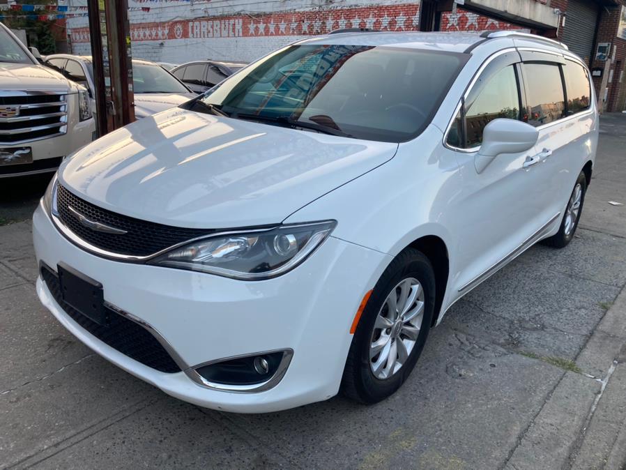Used Chrysler Pacifica Touring L FWD 2018 | Carsbuck Inc.. Brooklyn, New York Used Chrysler Pacifica Touring L FWD 2018 | Carsbuck Inc.. Brooklyn, New York