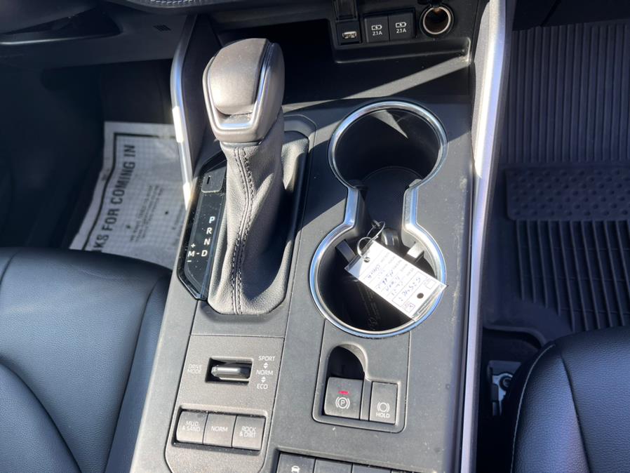 2021 Toyota Highlander XLE AWD (Natl), available for sale in Worcester, Massachusetts | Sophia's Auto Sales Inc. Worcester, Massachusetts 2021 Toyota Highlander XLE AWD (Natl), available for sale in Worcester, Massachusetts | Sophia's Auto Sales Inc. Worcester, Massachusetts