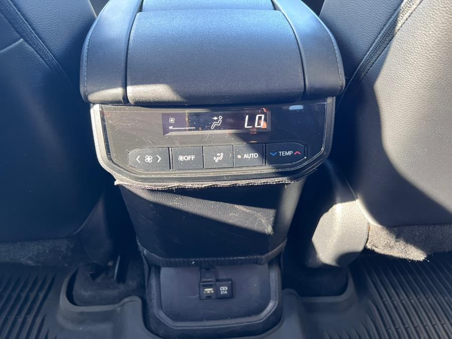 2021 Toyota Highlander XLE AWD (Natl), available for sale in Worcester, Massachusetts | Sophia's Auto Sales Inc. Worcester, Massachusetts 2021 Toyota Highlander XLE AWD (Natl), available for sale in Worcester, Massachusetts | Sophia's Auto Sales Inc. Worcester, Massachusetts