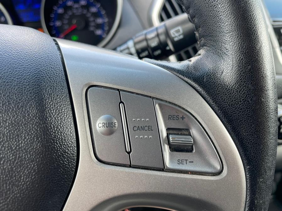 2013 Hyundai Tucson AWD 4dr Auto GLS PZEV, available for sale in Manchester, Connecticut | Carsonmain LLC. Manchester, Connecticut 2013 Hyundai Tucson AWD 4dr Auto GLS PZEV, available for sale in Manchester, Connecticut | Carsonmain LLC. Manchester, Connecticut