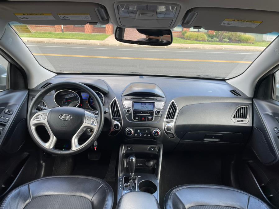 2013 Hyundai Tucson AWD 4dr Auto GLS PZEV, available for sale in Manchester, Connecticut | Carsonmain LLC. Manchester, Connecticut 2013 Hyundai Tucson AWD 4dr Auto GLS PZEV, available for sale in Manchester, Connecticut | Carsonmain LLC. Manchester, Connecticut