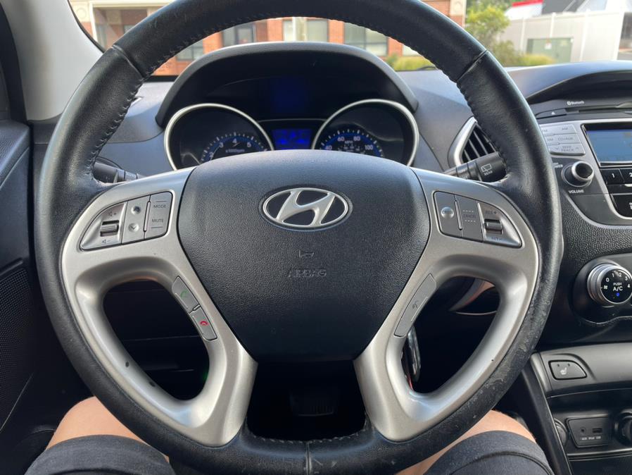 2013 Hyundai Tucson AWD 4dr Auto GLS PZEV, available for sale in Manchester, Connecticut | Carsonmain LLC. Manchester, Connecticut 2013 Hyundai Tucson AWD 4dr Auto GLS PZEV, available for sale in Manchester, Connecticut | Carsonmain LLC. Manchester, Connecticut