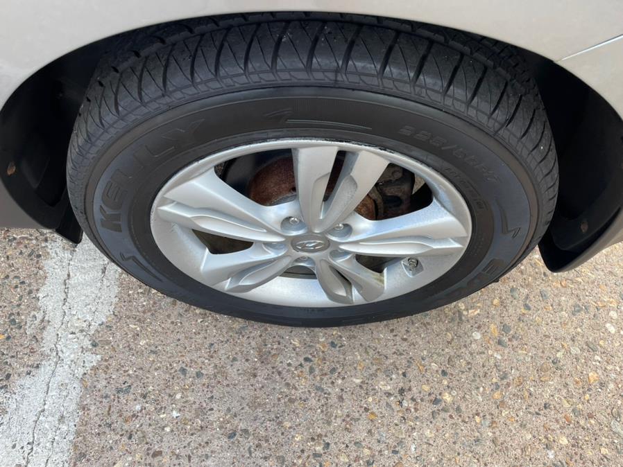 2013 Hyundai Tucson AWD 4dr Auto GLS PZEV, available for sale in Manchester, Connecticut | Carsonmain LLC. Manchester, Connecticut 2013 Hyundai Tucson AWD 4dr Auto GLS PZEV, available for sale in Manchester, Connecticut | Carsonmain LLC. Manchester, Connecticut
