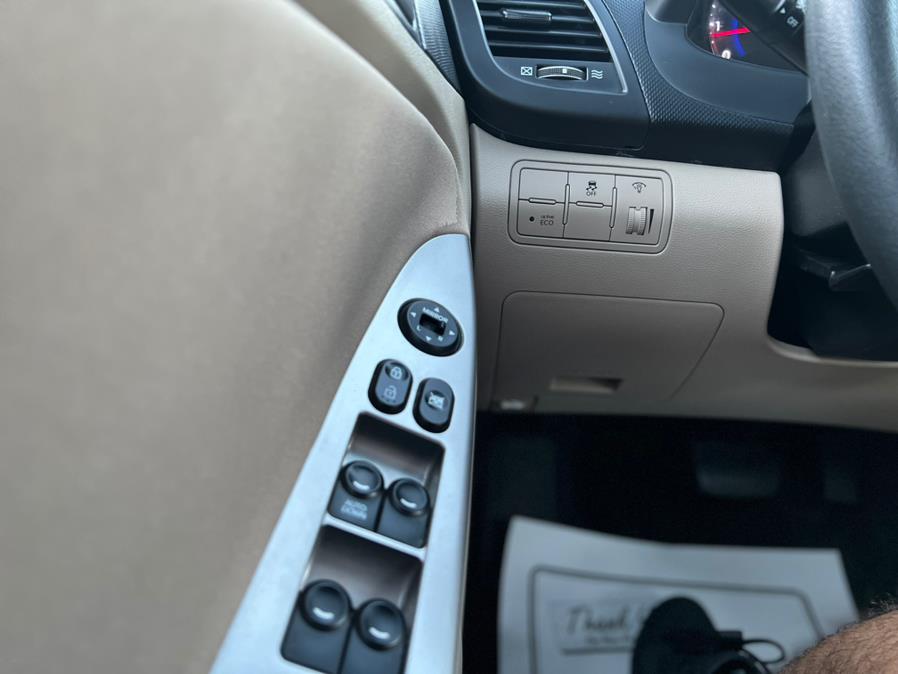 2016 Hyundai Accent 4dr Sdn Auto SE, available for sale in Springfield, Massachusetts | Jordan Auto Sales. Springfield, Massachusetts 2016 Hyundai Accent 4dr Sdn Auto SE, available for sale in Springfield, Massachusetts | Jordan Auto Sales. Springfield, Massachusetts
