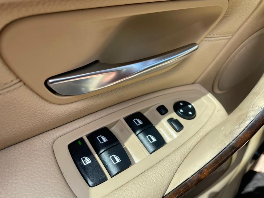 2013 BMW 3 Series 4dr Sdn 328i xDrive AWD SULEV, available for sale in Manchester, Connecticut | Carsonmain LLC. Manchester, Connecticut 2013 BMW 3 Series 4dr Sdn 328i xDrive AWD SULEV, available for sale in Manchester, Connecticut | Carsonmain LLC. Manchester, Connecticut