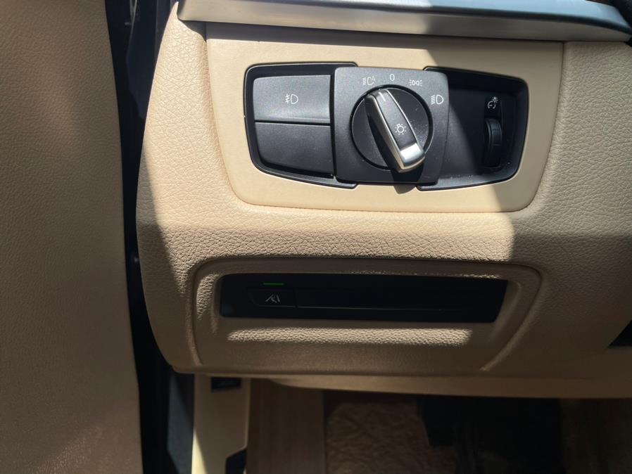 2013 BMW 3 Series 4dr Sdn 328i xDrive AWD SULEV, available for sale in Manchester, Connecticut | Carsonmain LLC. Manchester, Connecticut 2013 BMW 3 Series 4dr Sdn 328i xDrive AWD SULEV, available for sale in Manchester, Connecticut | Carsonmain LLC. Manchester, Connecticut