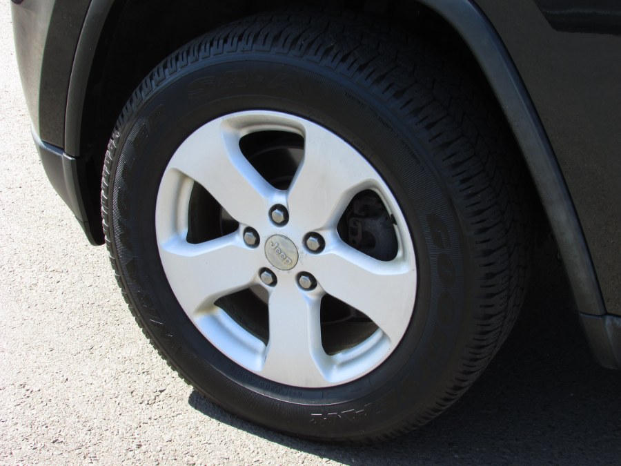 Used Jeep Grand Cherokee 4WD 4dr Laredo Altitude 2012 | United Auto Sales of E Windsor, Inc. East Windsor, Connecticut Used Jeep Grand Cherokee 4WD 4dr Laredo Altitude 2012 | United Auto Sales of E Windsor, Inc. East Windsor, Connecticut