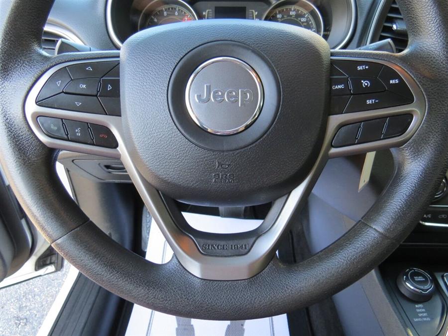 2019 Jeep Cherokee Latitude 4x4 4dr SUV, available for sale in Auburn, Maine | Lake City Exports Inc. Auburn, Maine 2019 Jeep Cherokee Latitude 4x4 4dr SUV, available for sale in Auburn, Maine | Lake City Exports Inc. Auburn, Maine