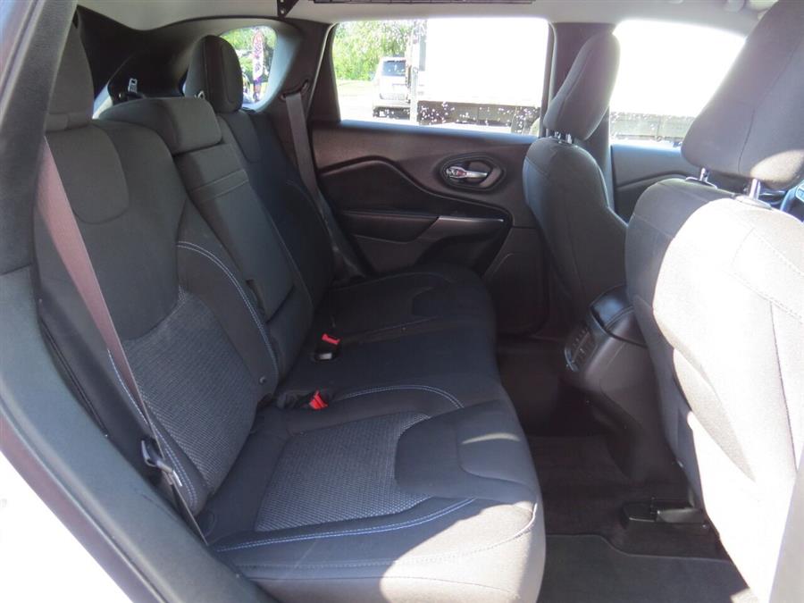 2019 Jeep Cherokee Latitude 4x4 4dr SUV, available for sale in Auburn, Maine | Lake City Exports Inc. Auburn, Maine 2019 Jeep Cherokee Latitude 4x4 4dr SUV, available for sale in Auburn, Maine | Lake City Exports Inc. Auburn, Maine