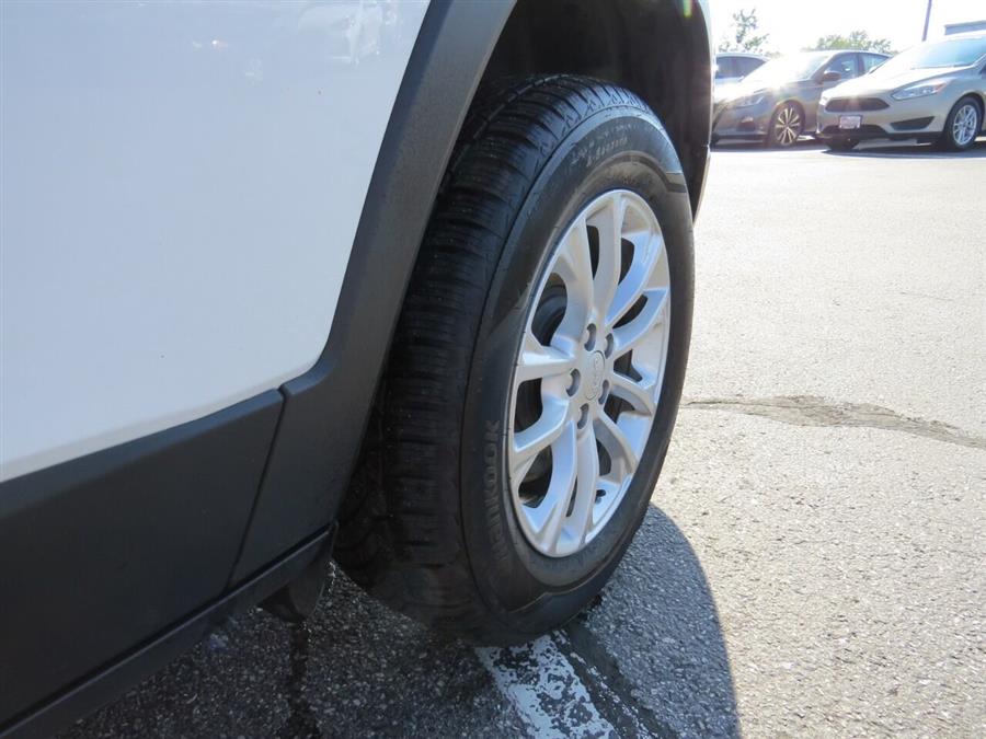 2019 Jeep Cherokee Latitude 4x4 4dr SUV, available for sale in Auburn, Maine | Lake City Exports Inc. Auburn, Maine 2019 Jeep Cherokee Latitude 4x4 4dr SUV, available for sale in Auburn, Maine | Lake City Exports Inc. Auburn, Maine