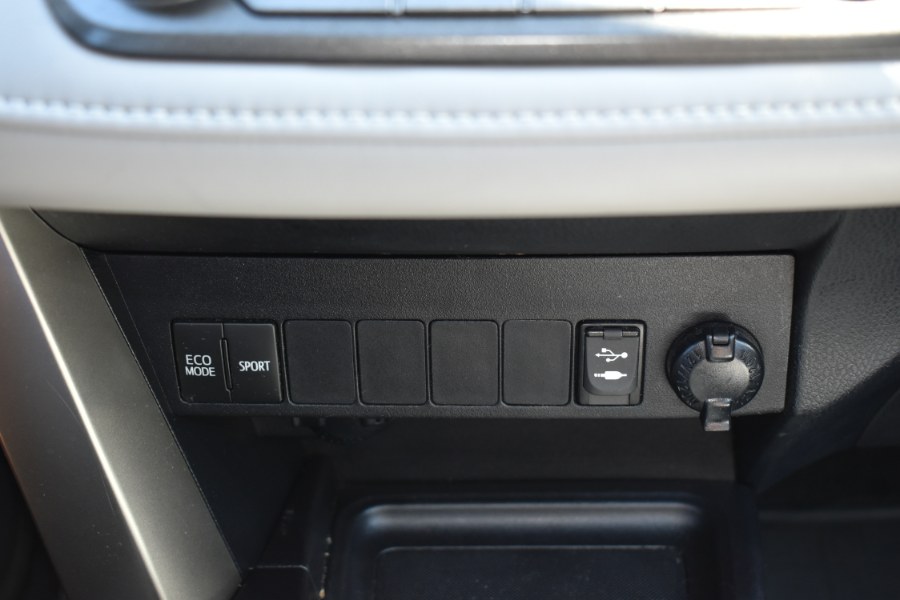 Used Toyota RAV4 AWD 4dr XLE 2015 | Highline Car Connection. Waterbury, Connecticut Used Toyota RAV4 AWD 4dr XLE 2015 | Highline Car Connection. Waterbury, Connecticut