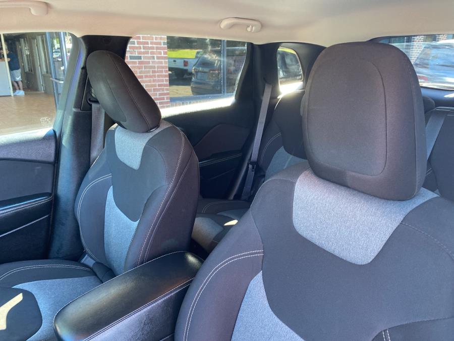 Used Jeep Cherokee 4WD 4dr Latitude 2014 | Newfield Auto Sales. Middletown, Connecticut Used Jeep Cherokee 4WD 4dr Latitude 2014 | Newfield Auto Sales. Middletown, Connecticut