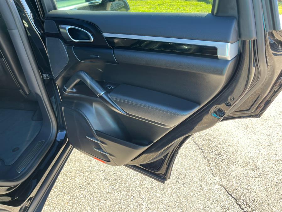 2016 Porsche Cayenne AWD 4dr, available for sale in South Windsor, Connecticut | Mike And Tony Auto Sales, Inc. South Windsor, Connecticut 2016 Porsche Cayenne AWD 4dr, available for sale in South Windsor, Connecticut | Mike And Tony Auto Sales, Inc. South Windsor, Connecticut
