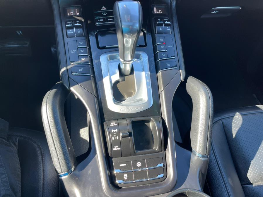 2016 Porsche Cayenne AWD 4dr, available for sale in South Windsor, Connecticut | Mike And Tony Auto Sales, Inc. South Windsor, Connecticut 2016 Porsche Cayenne AWD 4dr, available for sale in South Windsor, Connecticut | Mike And Tony Auto Sales, Inc. South Windsor, Connecticut
