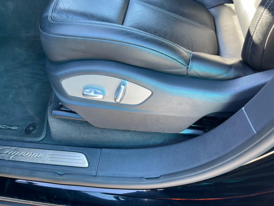 2016 Porsche Cayenne AWD 4dr, available for sale in South Windsor, Connecticut | Mike And Tony Auto Sales, Inc. South Windsor, Connecticut 2016 Porsche Cayenne AWD 4dr, available for sale in South Windsor, Connecticut | Mike And Tony Auto Sales, Inc. South Windsor, Connecticut