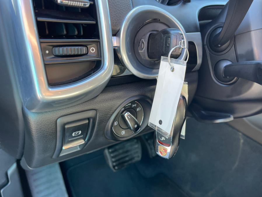 2016 Porsche Cayenne AWD 4dr, available for sale in South Windsor, Connecticut | Mike And Tony Auto Sales, Inc. South Windsor, Connecticut 2016 Porsche Cayenne AWD 4dr, available for sale in South Windsor, Connecticut | Mike And Tony Auto Sales, Inc. South Windsor, Connecticut