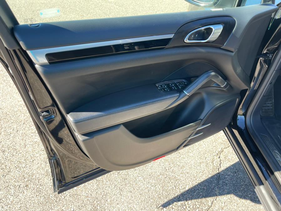 2016 Porsche Cayenne AWD 4dr, available for sale in South Windsor, Connecticut | Mike And Tony Auto Sales, Inc. South Windsor, Connecticut 2016 Porsche Cayenne AWD 4dr, available for sale in South Windsor, Connecticut | Mike And Tony Auto Sales, Inc. South Windsor, Connecticut